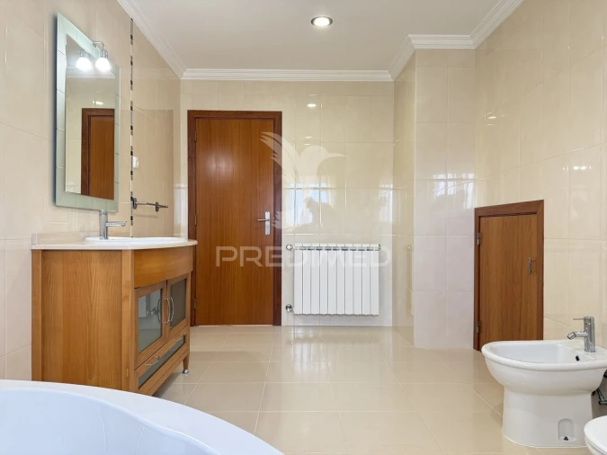 Moradia T4 para Venda em Fatima Foto 32