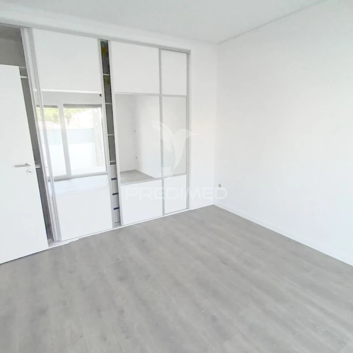 Moradia T4 para Venda em Fernao Ferro Foto 13