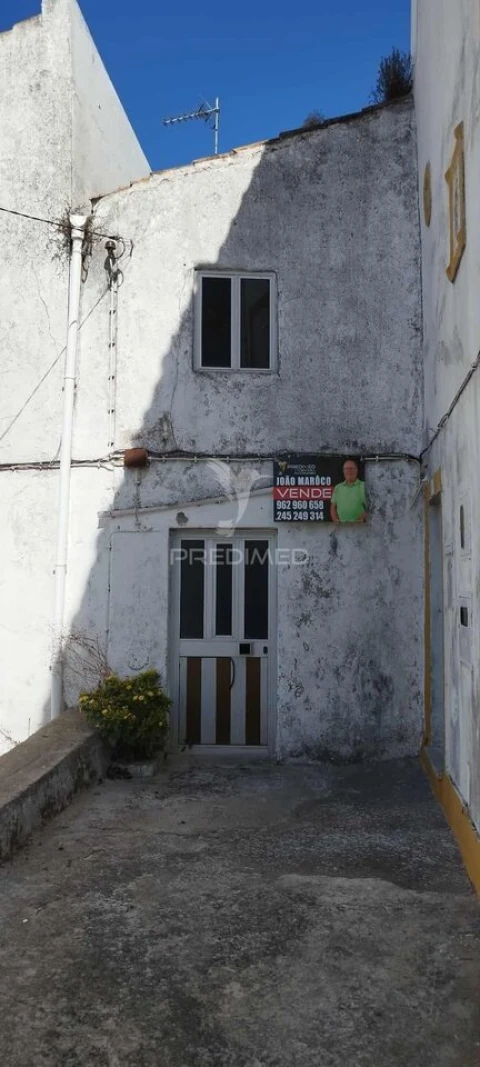 Moradia T2 para Venda em Santiago Maior