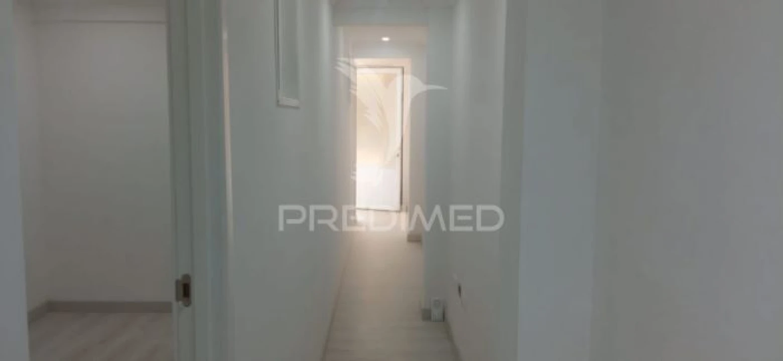 Apartamento T0 para Venda em Corroios Foto 5