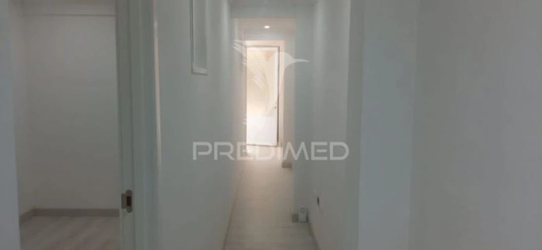 Apartamento T0 para Venda em Corroios Foto 5