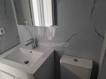 Apartamento T2 para Venda em Benfica