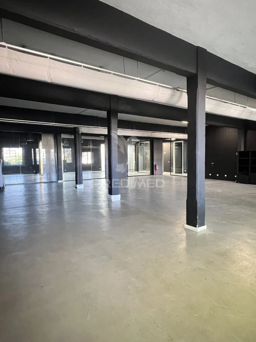 Armazém para Arrendamento em Paranhos Foto 1