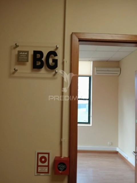 Escritório para Arrendamento em Paranhos