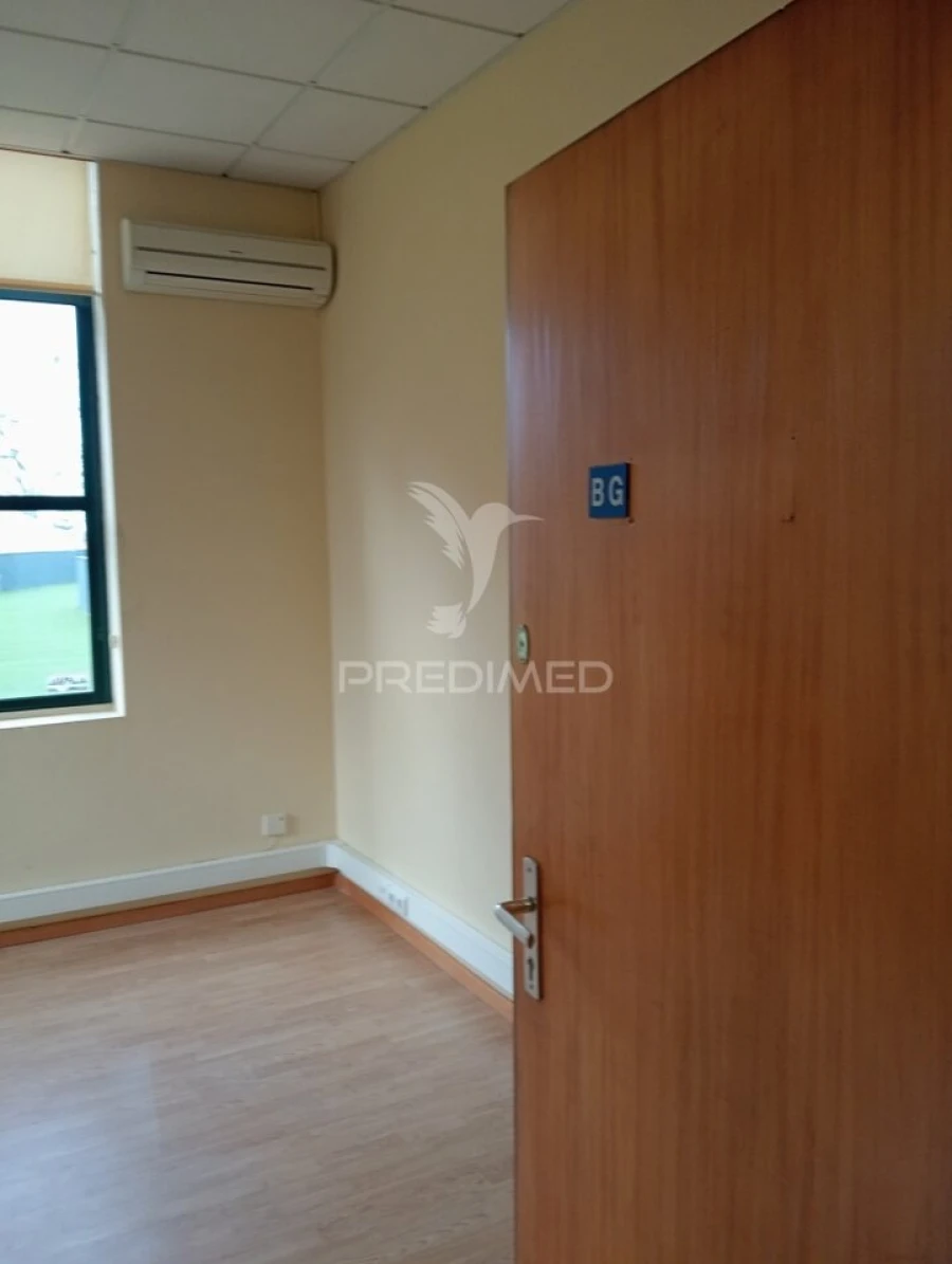 Escritório para Arrendamento em Paranhos Foto 4