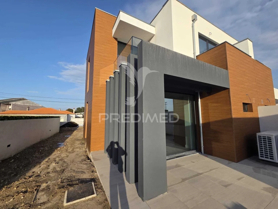 Moradia T4 para Venda em Aradas Foto 1