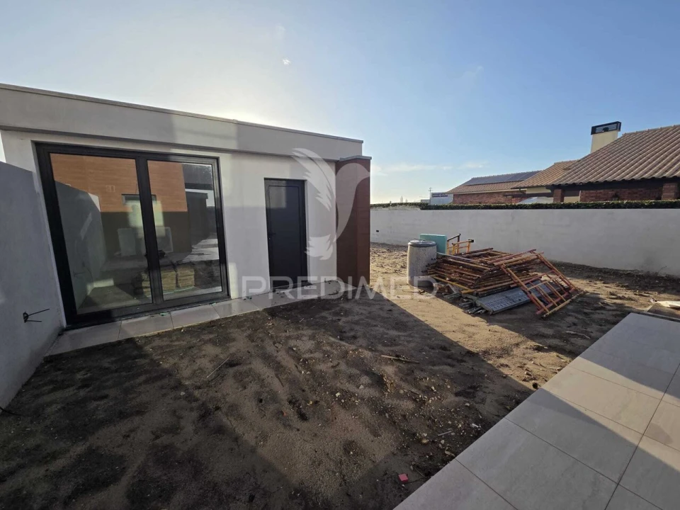 Moradia T4 para Venda em Aradas Foto 3