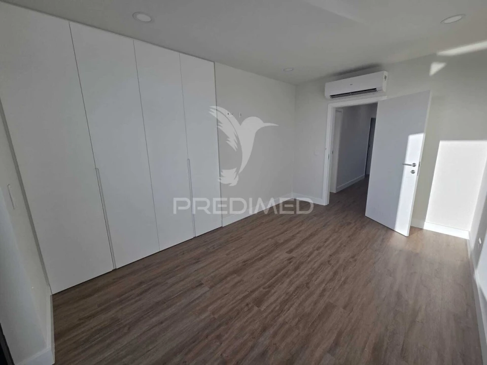 Moradia T4 para Venda em Aradas Foto 14