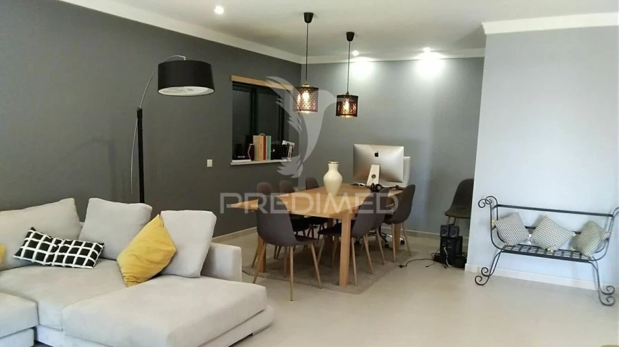 Moradia T4 para Venda em Quelfes