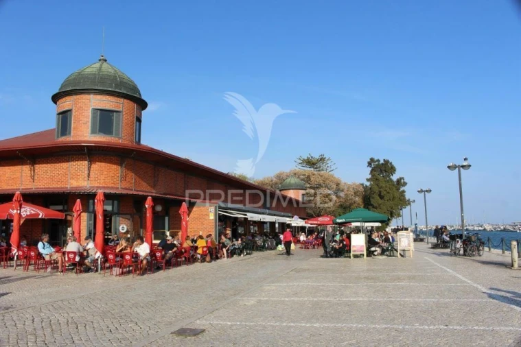 Moradia T4 para Venda em Quelfes Foto 25