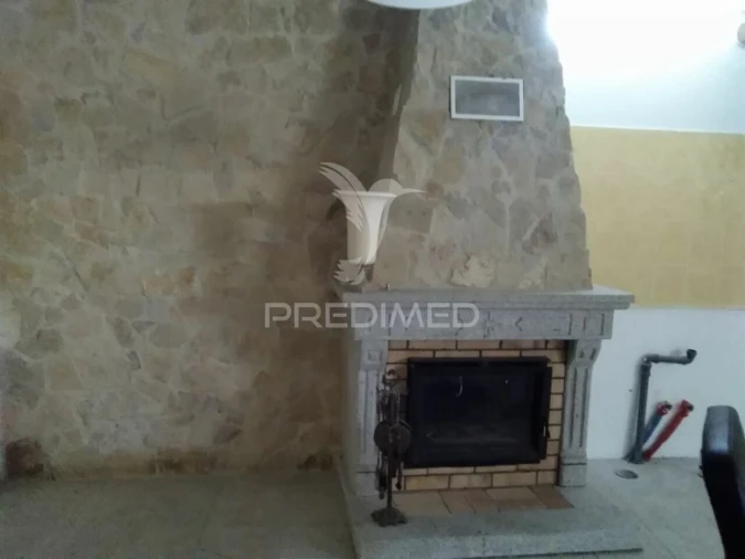 Moradia T4 para Venda em Quelfes Foto 17