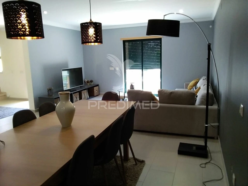 Moradia T4 para Venda em Quelfes Foto 14