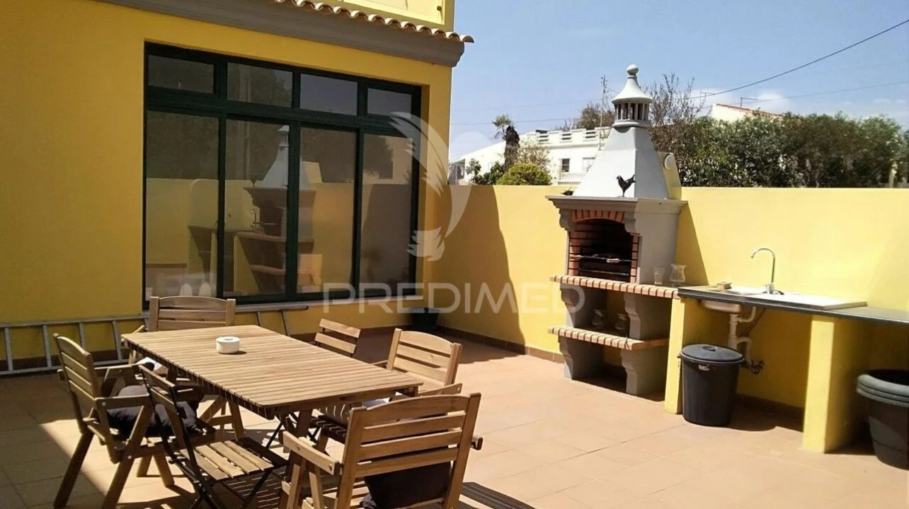 Moradia T4 para Venda em Quelfes Foto 2