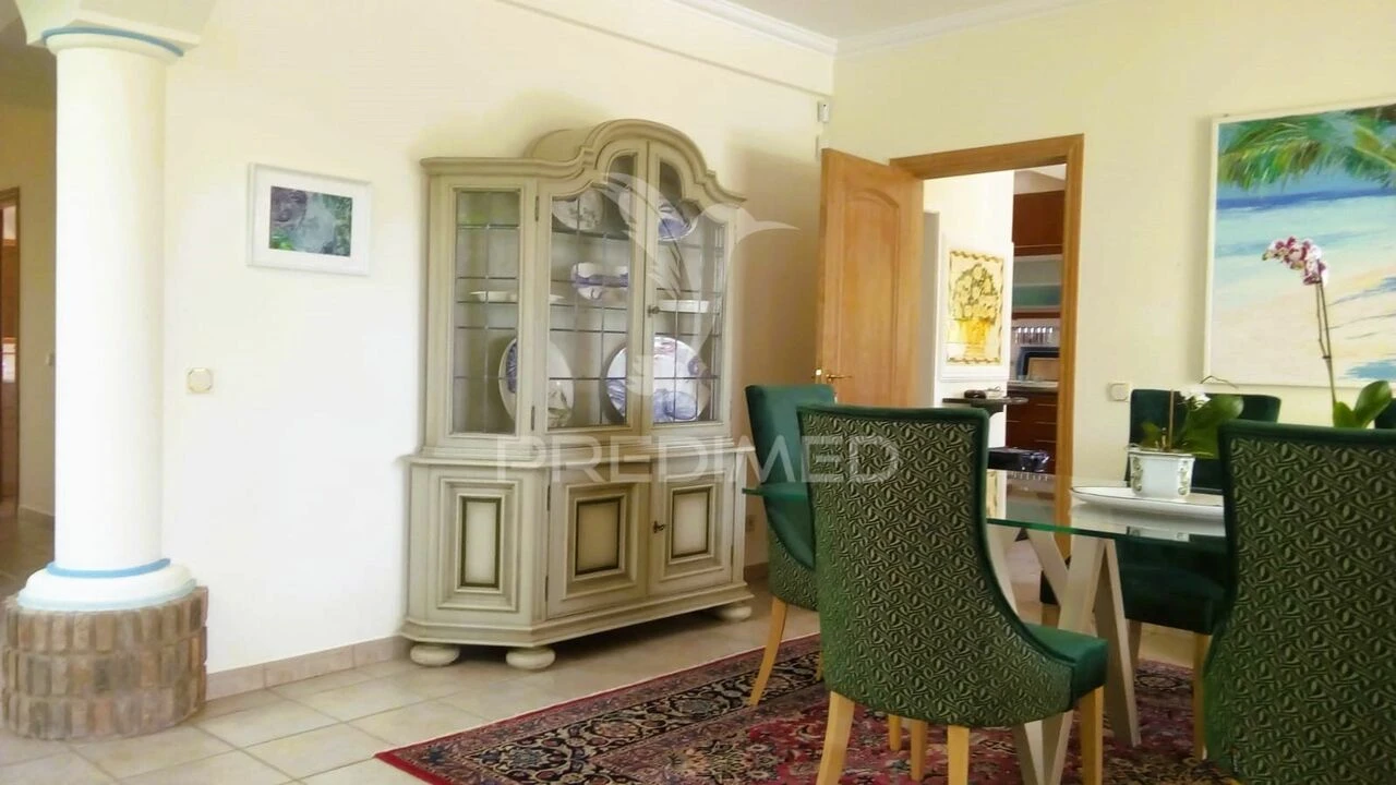 Moradia T5 para Venda em Santa Barbara de Nexe Foto 6