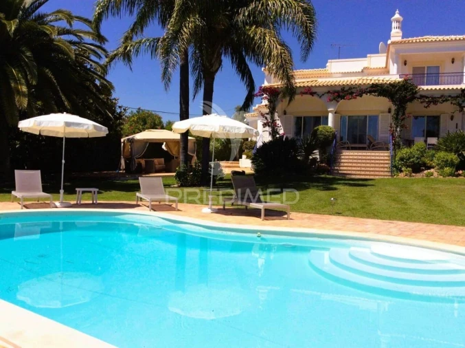 Moradia T5 para Venda em Santa Barbara de Nexe Foto 2