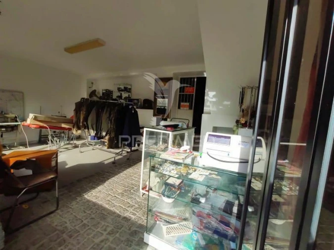 Armazém para Venda em Caxarias Foto 3