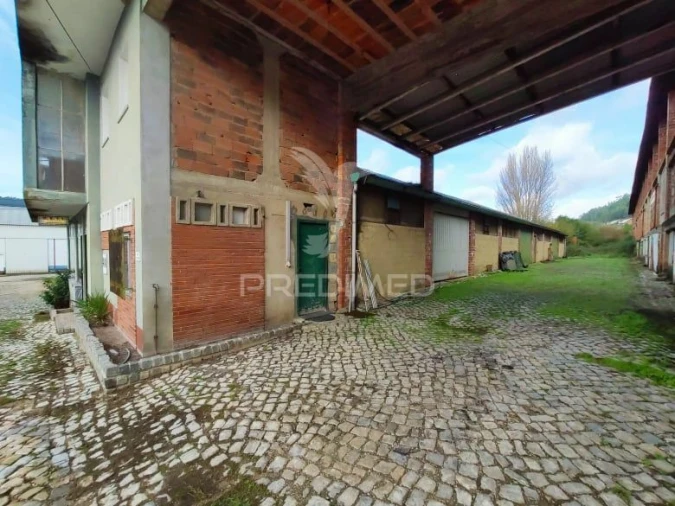 Armazém para Venda em Caxarias Foto 2