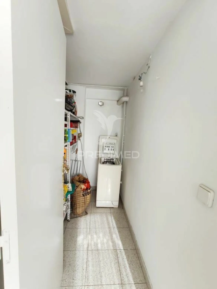 Armazém para Venda em Caxarias Foto 4