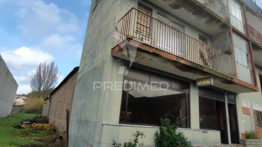 Armazém para Venda em Caxarias