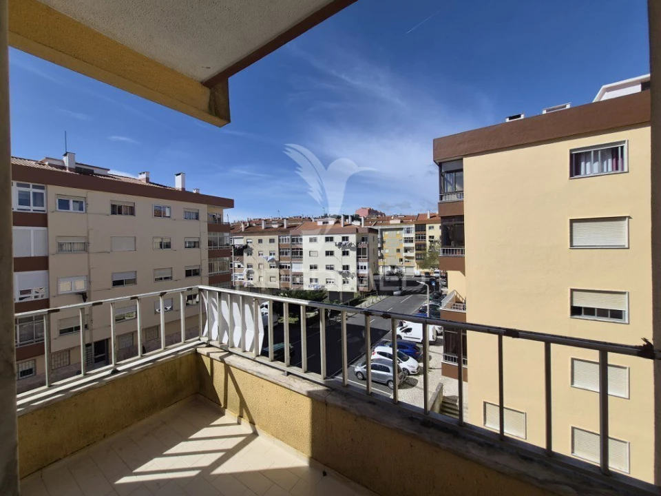 Apartamento T2 para Venda em Rio de Mouro Foto 5