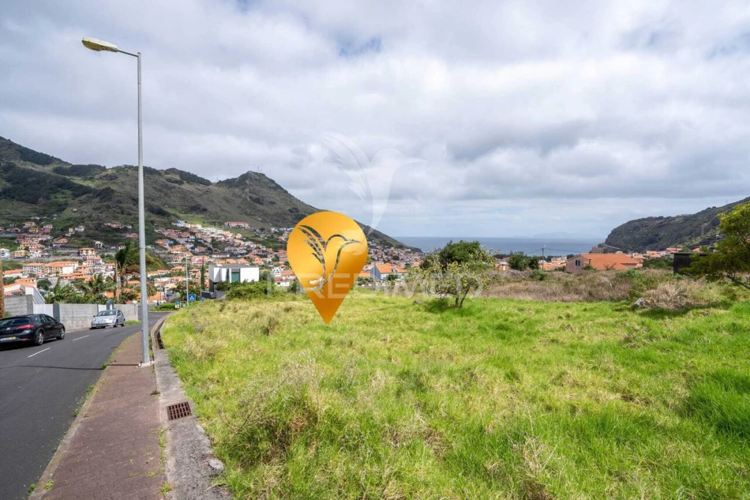 Terreno para Venda em Machico Foto 1