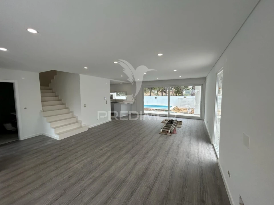 Moradia T4 para Venda em Fernao Ferro Foto 17