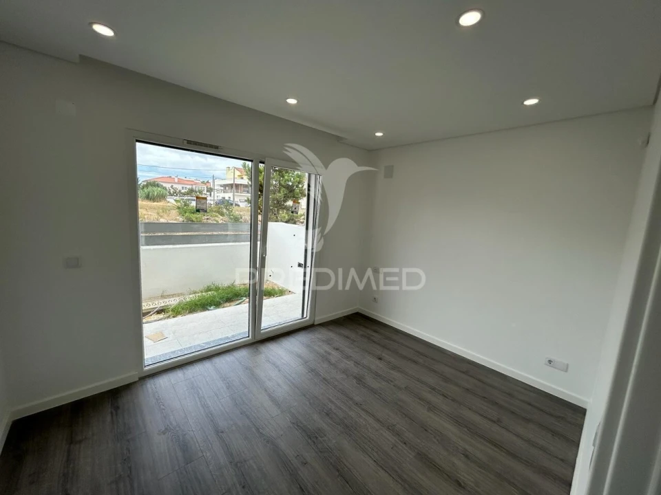 Moradia T4 para Venda em Fernao Ferro Foto 16