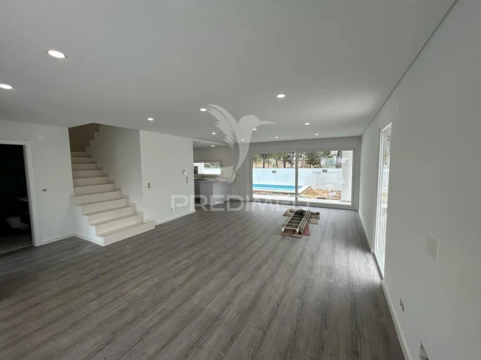 Moradia T4 para Venda em Fernao Ferro Foto 17