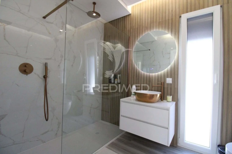 Moradia T4 para Venda em Fernao Ferro Foto 11