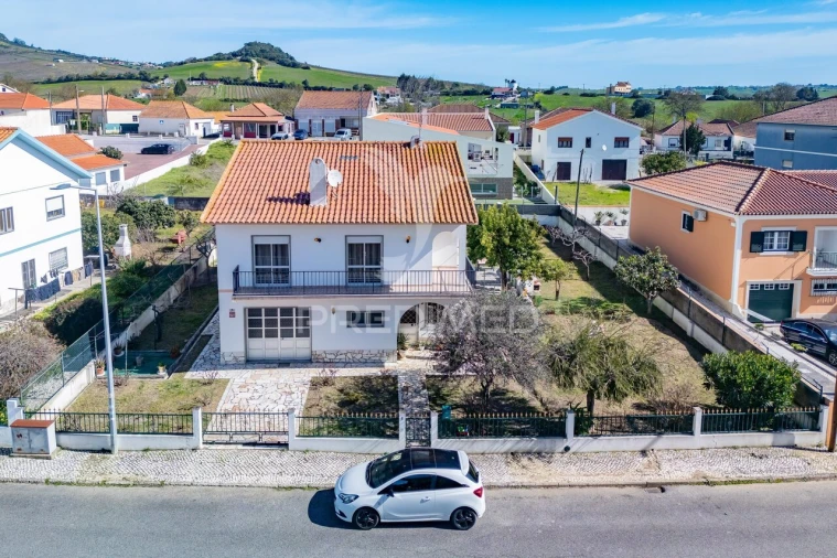 Moradia T3 para Venda em Arruda dos Vinhos Foto 3