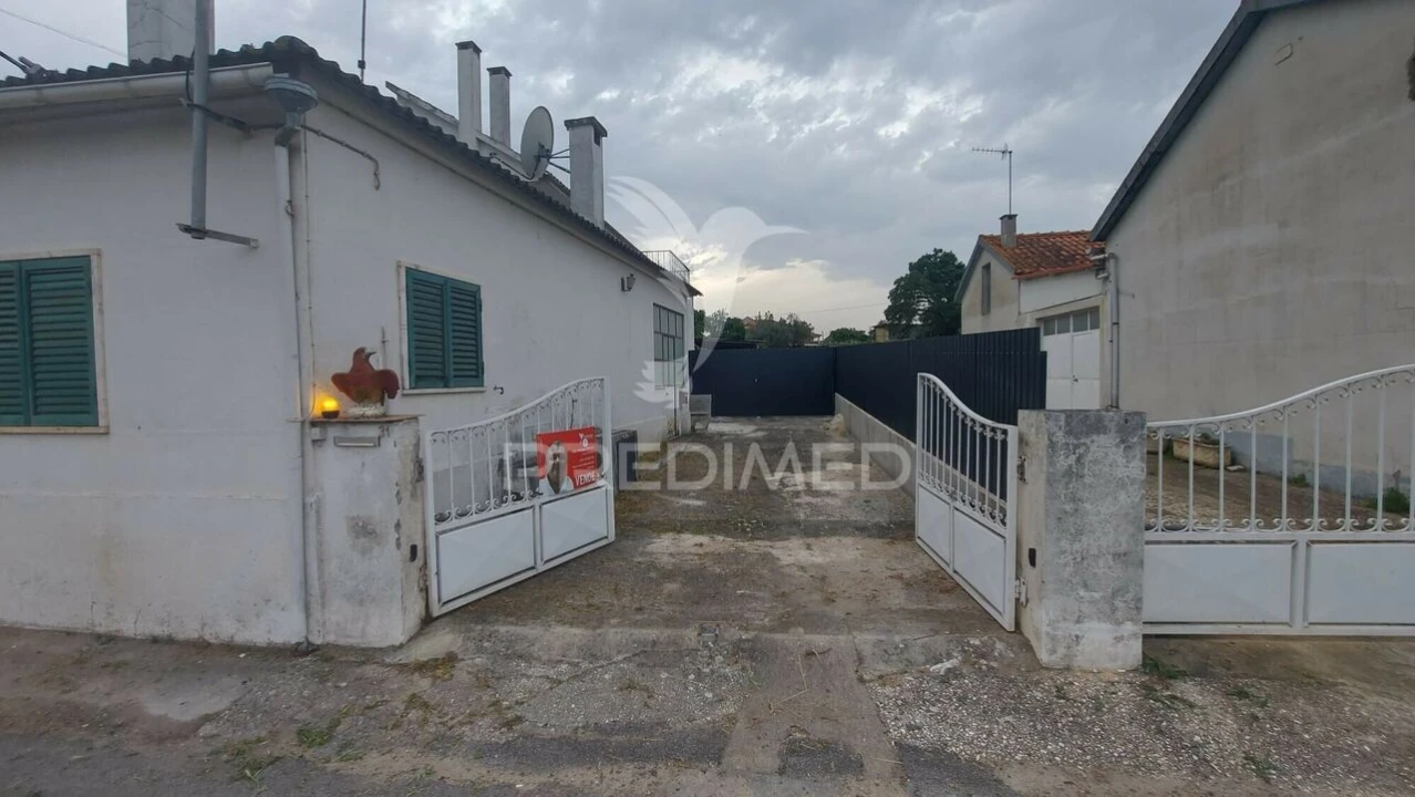 Moradia T3 para Venda em Arneiro das Milhariças Foto 24