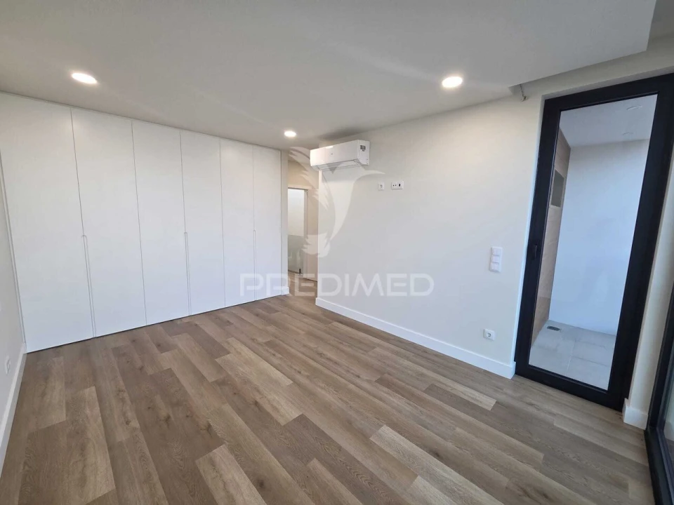 Moradia T4 para Venda em Aradas Foto 24