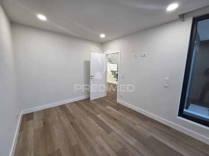 Moradia T4 para Venda em Aradas Foto 8