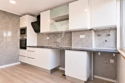 Apartamento T2 para Venda em Oeiras e São Julião da Barra, Paço de Arcos e Caxias