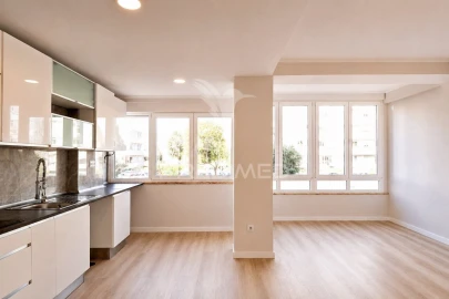 Apartamento T2 para Venda em Oeiras e São Julião da Barra, Paço de Arcos e Caxias