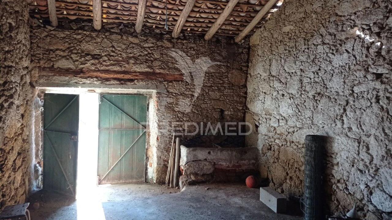 Moradia T0 para Venda em Comenda Foto 10