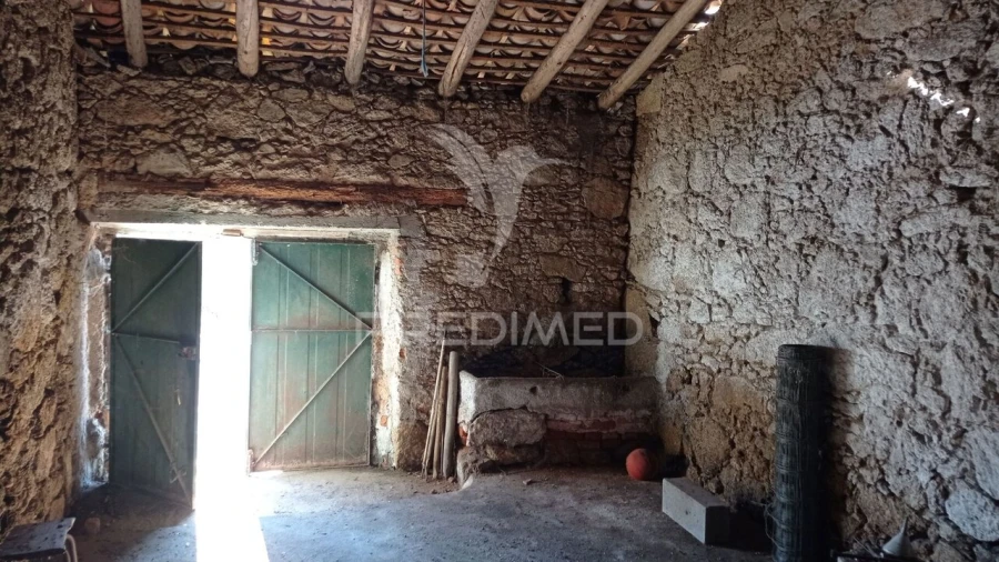 Moradia T0 para Venda em Comenda Foto 5