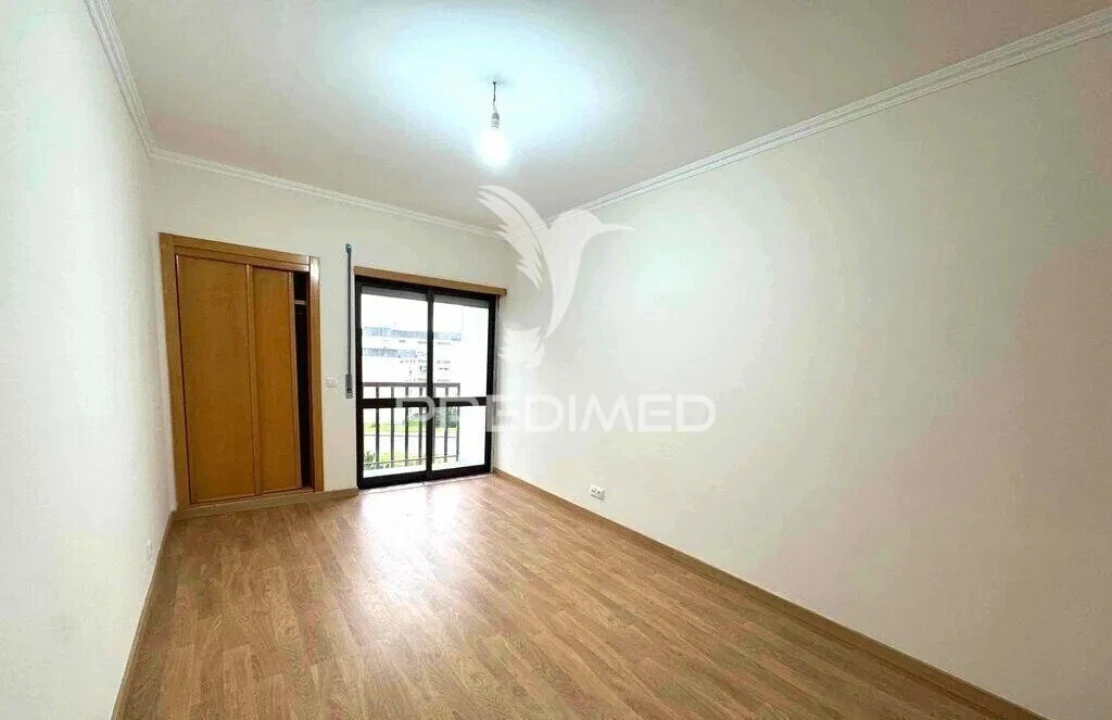 Apartamento T3 para Venda em Rio de Mouro Foto 11