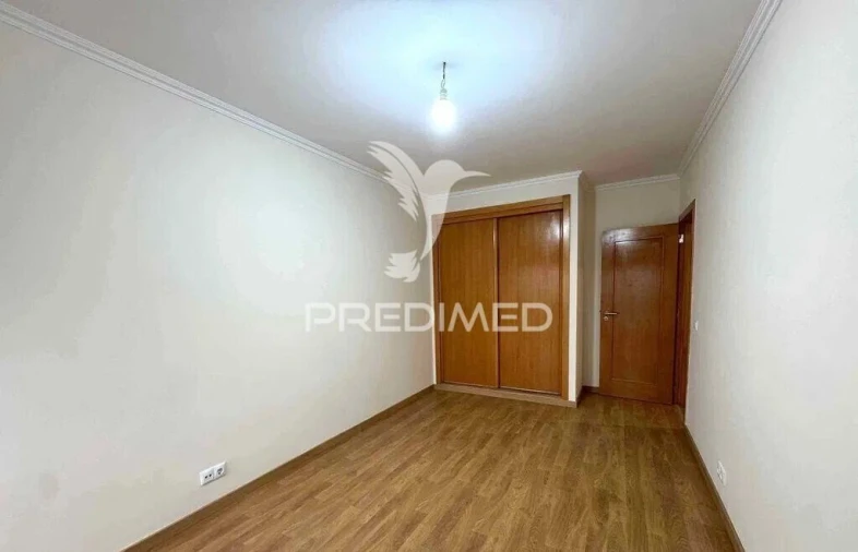 Apartamento T3 para Venda em Rio de Mouro Foto 28