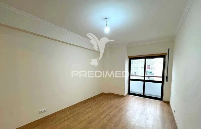 Apartamento T3 para Venda em Rio de Mouro Foto 32