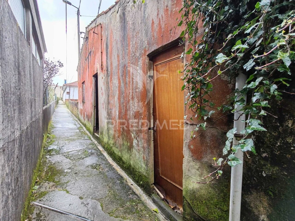 Moradia T0 para Venda em Oliveira do Douro Foto 1