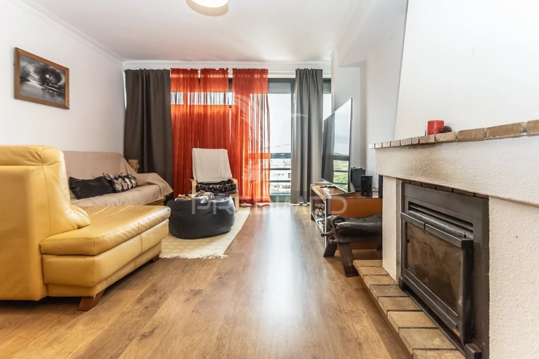 Apartamento T4 para Venda em Rio de Mouro Foto 2