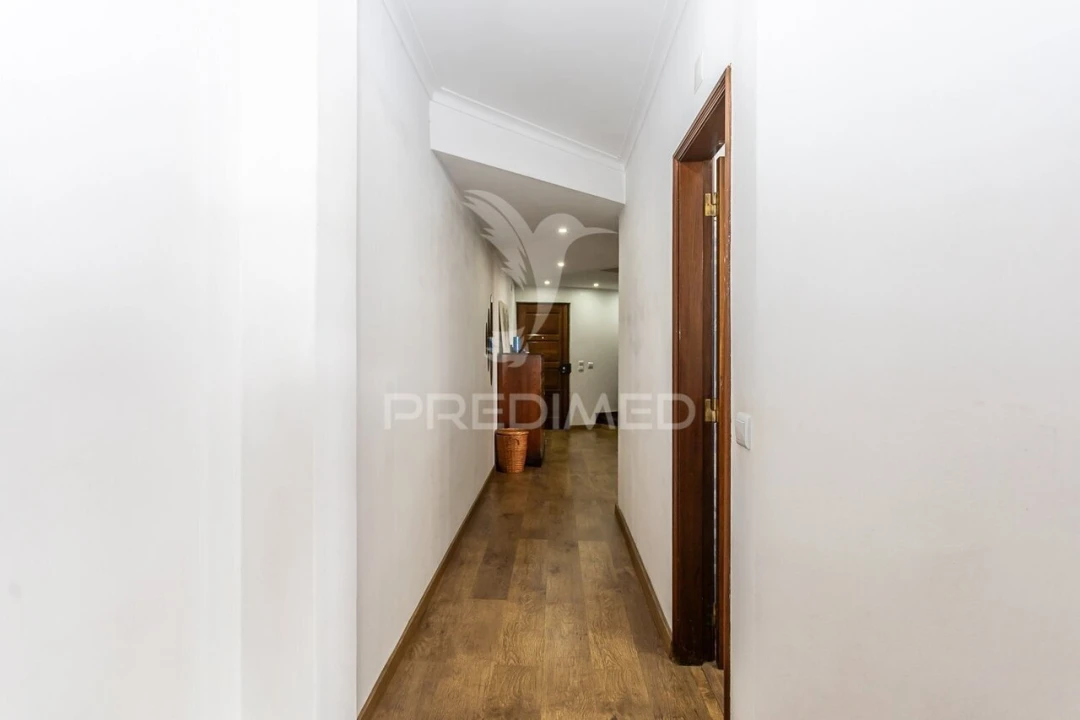 Apartamento T4 para Venda em Rio de Mouro Foto 10