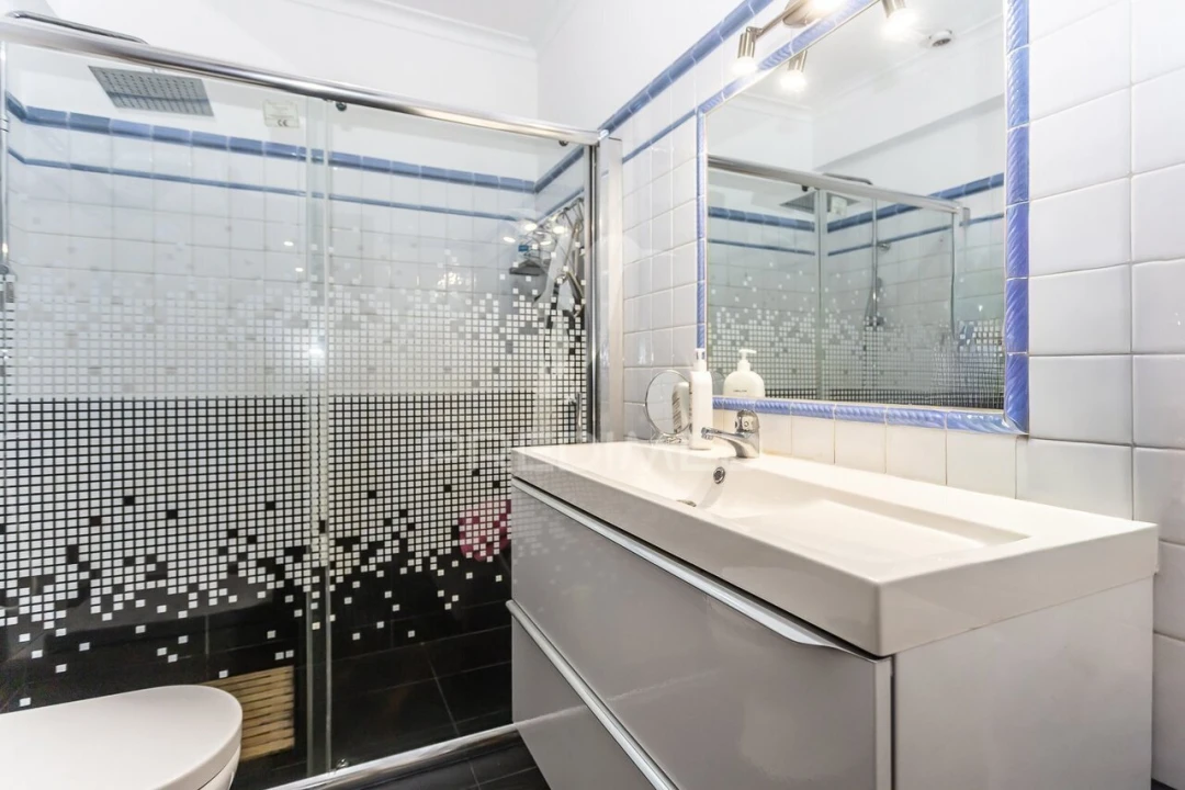 Apartamento T4 para Venda em Rio de Mouro Foto 15