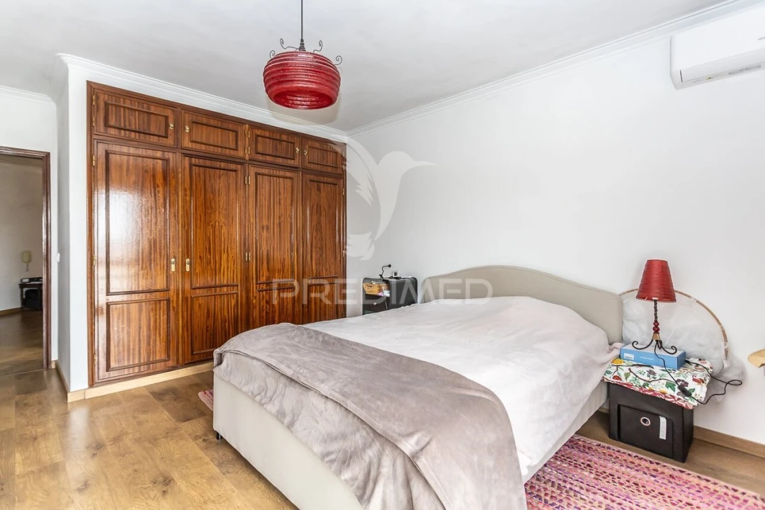 Apartamento T4 para Venda em Rio de Mouro Foto 18