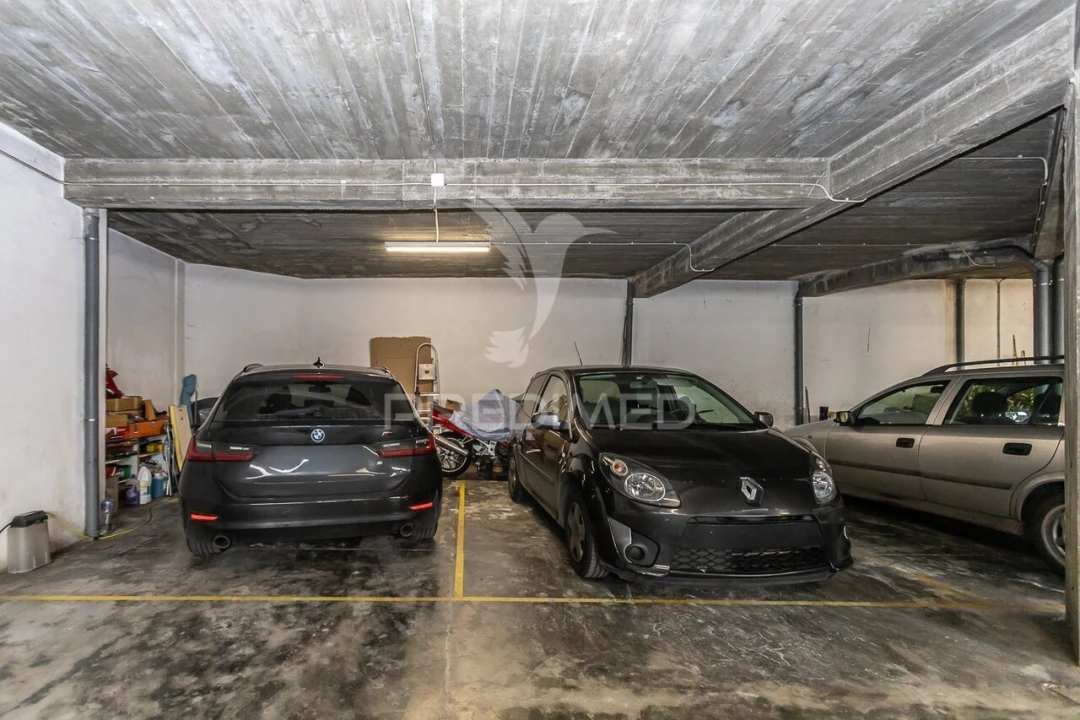 Apartamento T4 para Venda em Rio de Mouro Foto 28