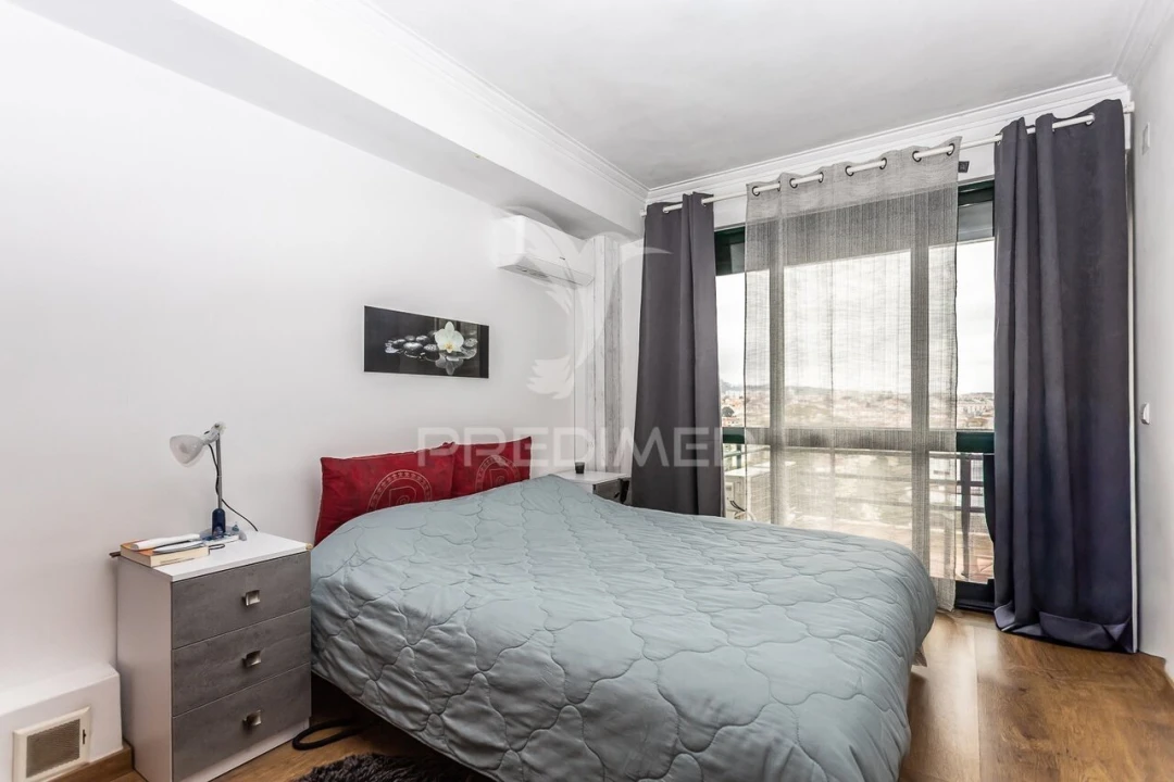 Apartamento T4 para Venda em Rio de Mouro Foto 22