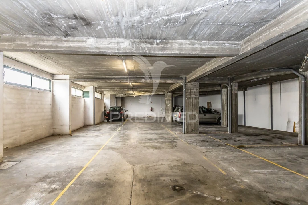 Apartamento T4 para Venda em Rio de Mouro Foto 27