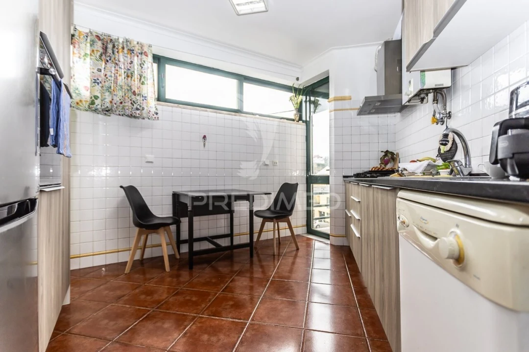 Apartamento T4 para Venda em Rio de Mouro Foto 8