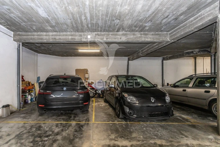 Apartamento T4 para Venda em Rio de Mouro Foto 28